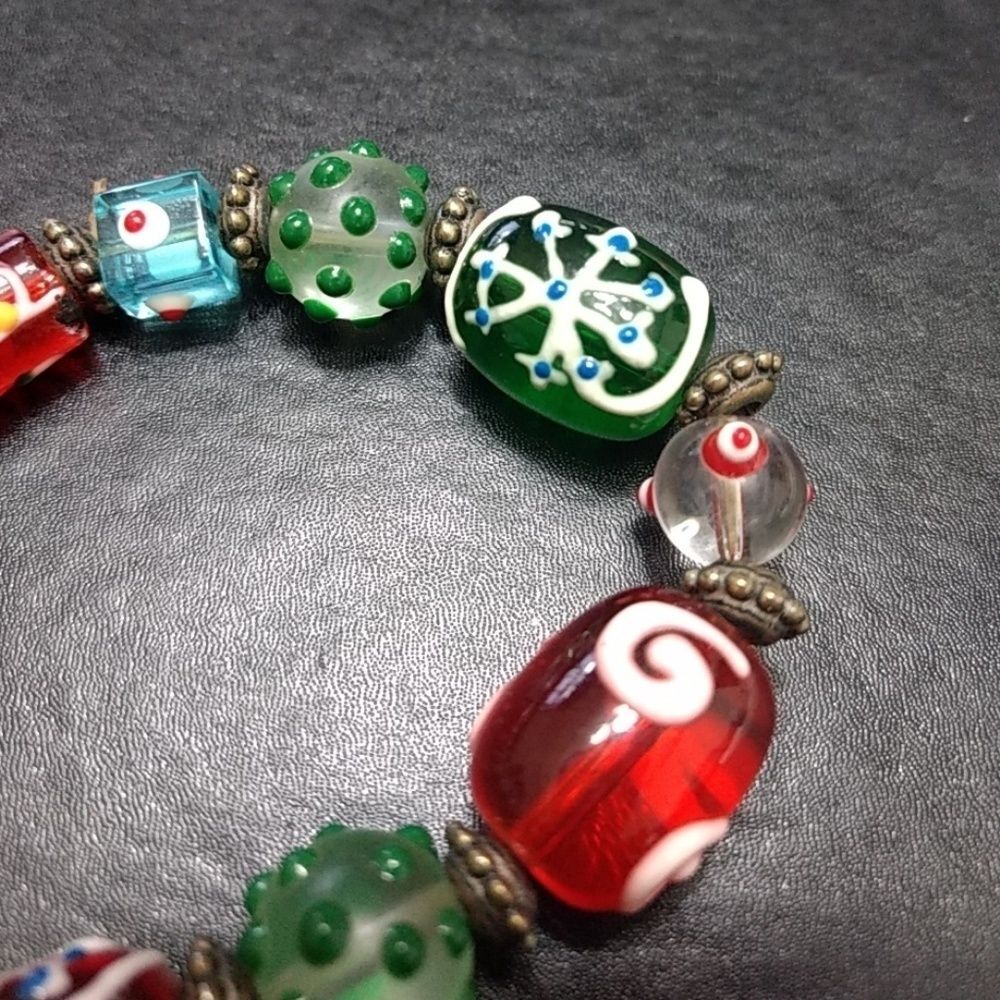Holiday glass bead bracelet 6.5"